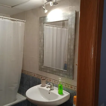 Apartamento Alquilo Con Bano Y Cocina Compartida *